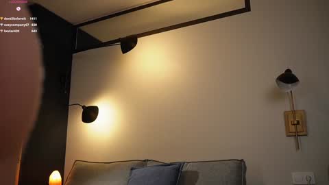 milablum online show from December 25, 7:45 pm