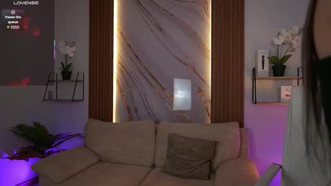 milacrave online show from November 24, 11:42 am