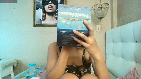 miladiosa online show from November 6, 12:19 pm