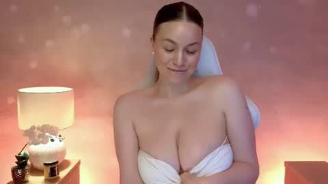 Mila Fleur online show from August 4, 3:19 pm