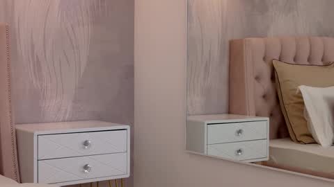 milaleoneli online show from September 15, 4:19 pm