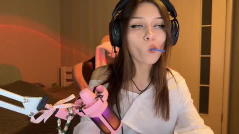 milamiuu online show from January 12, 12:12 pm