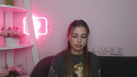 milanaangelas online show from December 16, 8:48 pm