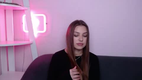 milanaangelas online show from April 5, 4:53 am