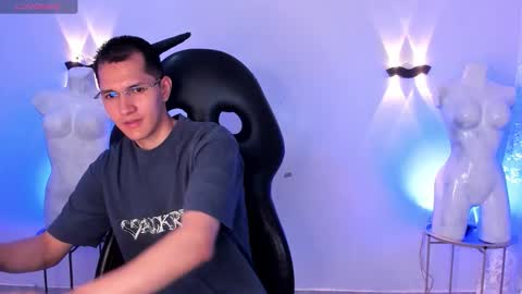 milandavid1 online show from March 16, 6:01 pm