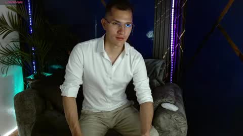 milandavid1 online show from April 6, 5:36 pm