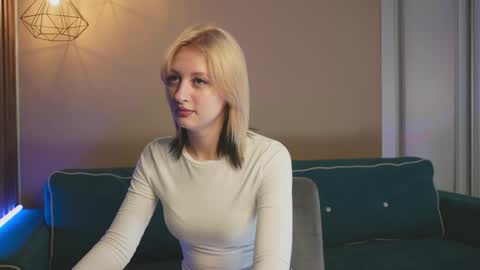 Mila online show from January 9, 3:23 pm