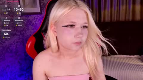 Mia online show from August 1, 4:41 pm