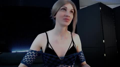 Milena Hardy online show from October 24, 5:19 am