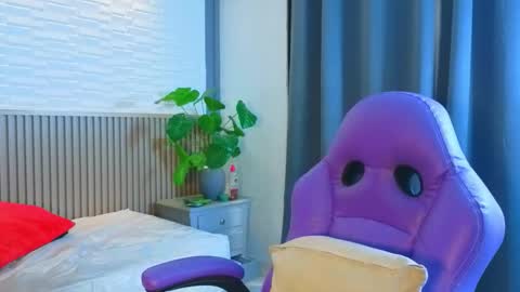 milena_lawson online show from March 17, 1:05 pm