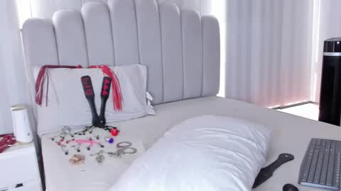 MILEY  online show from October 10, 2:01 pm