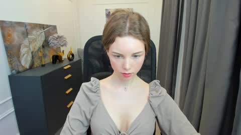 mileygloss online show from April 23, 11:29 am