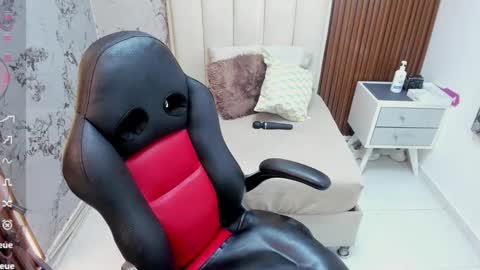 MILEY online show from March 13, 8:01 pm