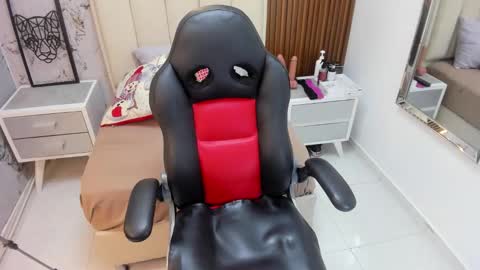 MILEY online show from December 17, 8:15 pm