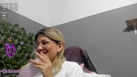 kassandra online show from December 3, 2:42 am