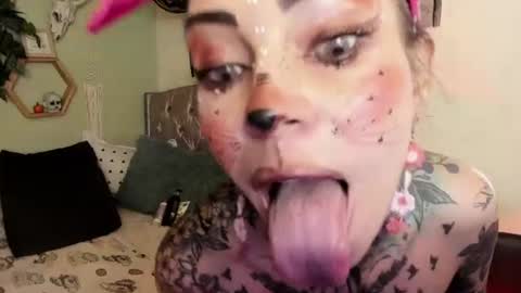 Isabella online show from June 22, 1:40 pm