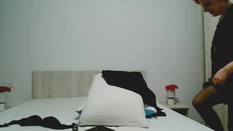 Milfsupreme online show from March 5, 3:51 pm