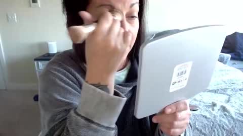 Snapshot of milfmonee chatting on December 6, 2:11 pm MILF Monee online show from December 6, 2:11 pm