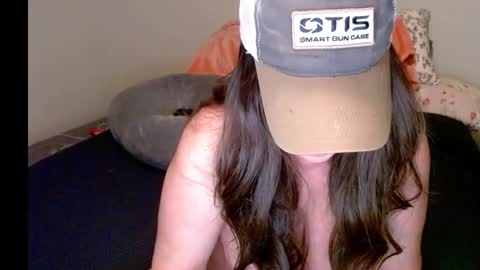 Snapshot of milfmonee chatting on January 23, 2:23 am MILF Monee online show from January 23, 2:23 am