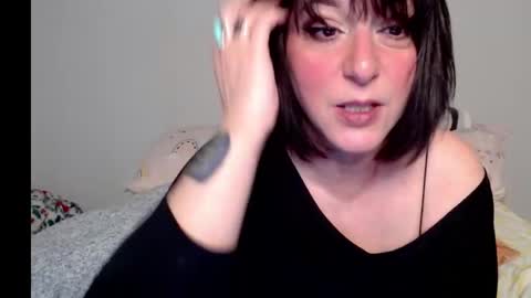 Snapshot of milfmonee chatting on February 13, 4:07 pm MILF Monee online show from February 13, 4:07 pm