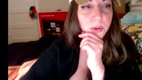 Snapshot of milfmonee chatting on January 18, 1:19 am MILF Monee online show from January 18, 1:19 am