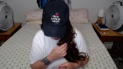 Snapshot of milfmonee chatting on October 14, 4:10 pm MILF Monee online show from October 14, 4:10 pm