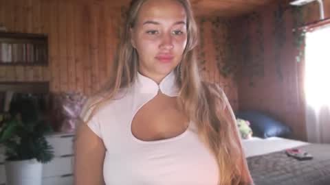 milk_bunny_ online show from July 2, 11:15 am