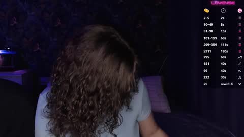 Snapshot of milk_slice chatting on February 23, 10:31 pm Stella and Neo online show from February 23, 10:31 pm