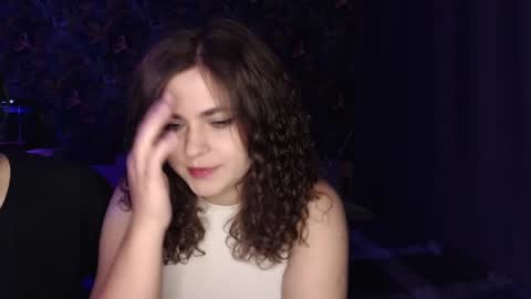 Snapshot of milk_slice chatting on March 12, 10:17 pm Stella and Neo online show from March 12, 10:17 pm