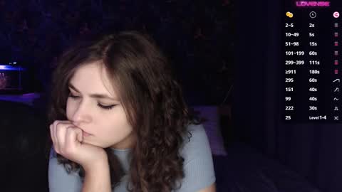 Snapshot of milk_slice chatting on February 18, 1:32 am Stella and Neo online show from February 18, 1:32 am