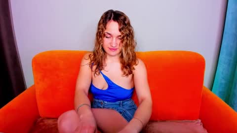 milkablond online show from March 8, 4:01 am