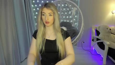 Snapshot of milky_waybaby chatting on September 27, 3:10 pm Vivian online show from September 27, 3:10 pm