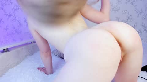 Snapshot of milky_waybaby chatting on February 2, 8:34 am Vivian online show from February 2, 8:34 am