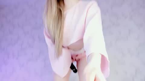 Snapshot of milky_waybaby chatting on February 21, 11:22 am Vivian online show from February 21, 11:22 am