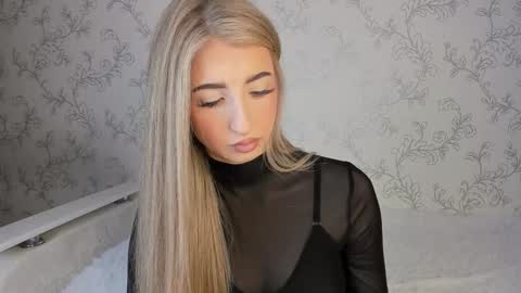 Snapshot of milky_waybaby chatting on January 26, 8:25 am Vivian online show from January 26, 8:25 am