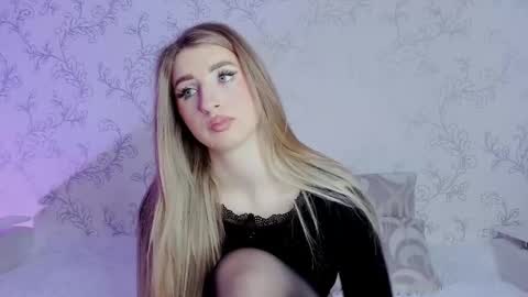 Snapshot of milky_waybaby chatting on March 9, 8:29 am Vivian online show from March 9, 8:29 am