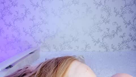 Snapshot of milky_waybaby chatting on February 5, 11:12 am Vivian online show from February 5, 11:12 am