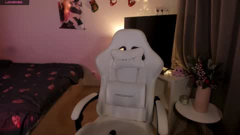 Snapshot of milky_wayx chatting on December 25, 11:11 am Lisa online show from December 25, 11:11 am