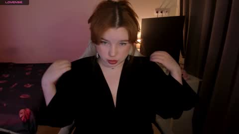 Snapshot of milky_wayx chatting on December 9, 5:07 am Lisa online show from December 9, 5:07 am