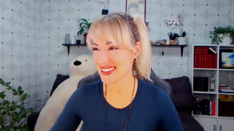 MillaXQueen online show from September 30, 3:11 pm