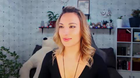 MillaXQueen online show from January 10, 3:28 pm