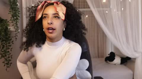 millie_volturi online show from May 27, 12:24 pm