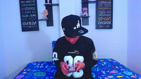 milo hot  online show from March 31, 8:42 pm