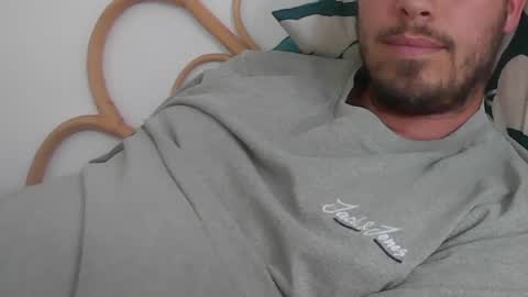 milowww1601 online show from May 17, 2:37 pm