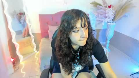 mily_tay online show from April 23, 12:13 pm