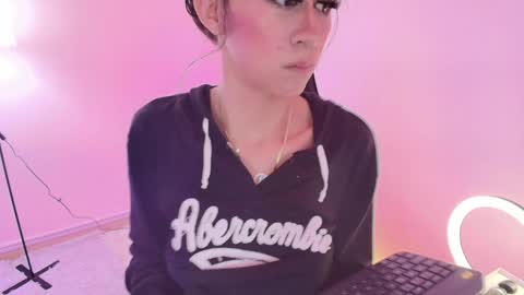 Snapshot of milyrouse___ chatting on February 2, 2:27 am Milly  online show from February 2, 2:27 am