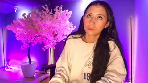Snapshot of milyrouse___ chatting on October 6, 12:23 pm Milly  online show from October 6, 12:23 pm