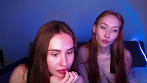 mimi_red online show from April 19, 6:21 pm