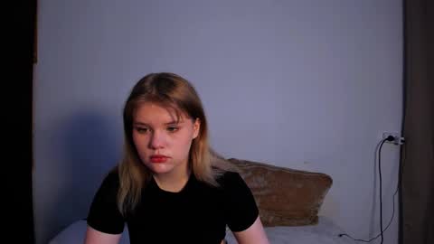 Snapshot of mina27372 chatting on February 12, 1:52 am hi Im Mina online show from February 12, 1:52 am