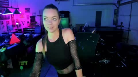 Mindy Mars online show from April 24, 3:25 pm